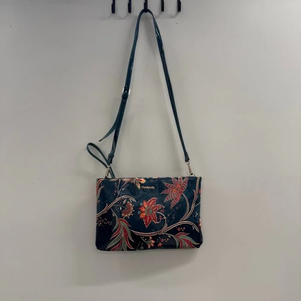 Desigual Discovery Macau wallet